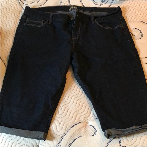Old Navy Pants - Women Capris Old Navy Pants - Women Capris